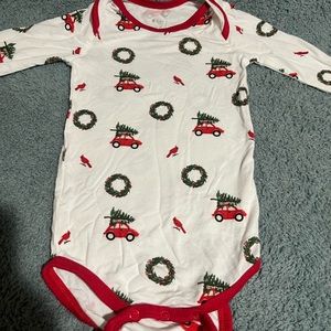 Kyte 12-18 Wreath Print Onesie